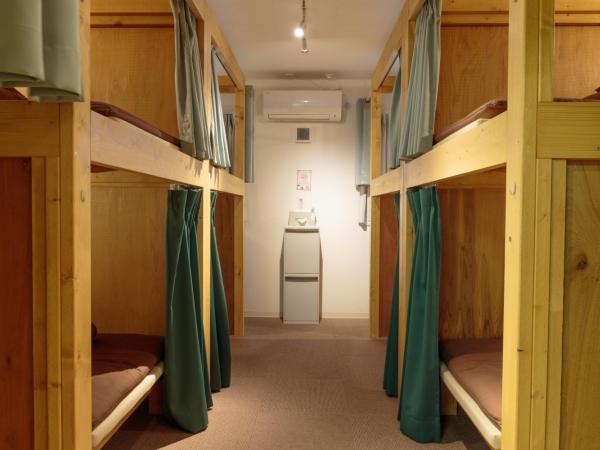 USJに一番近いゲストハウス J-Hoppers Osaka Universal : photo 5 de la chambre lit dans dortoir mixte de 8 lits (réservé aux adultes) 
