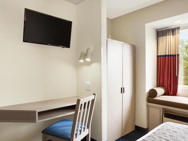 Microtel Inn By Wyndham Louisville East : photo 6 de la chambre chambre lit queen-size - non-fumeurs