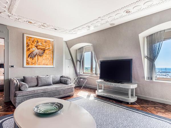 Wyndham Grand Istanbul Kalamış Marina Hotel : photo 10 de la chambre suite exécutive avec accès au club privilèges - vue sur mer