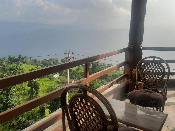 Dulcify cottage sarangkot : photo 1 de la chambre chambre lit queen-size avec balcon