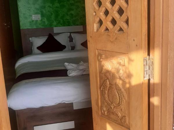 Dulcify cottage sarangkot : photo 4 de la chambre chambre lit queen-size avec balcon