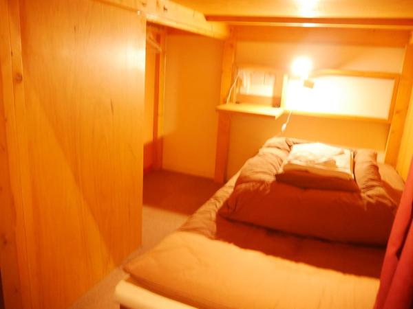 USJに一番近いゲストハウス J-Hoppers Osaka Universal : photo 9 de la chambre lit dans dortoir mixte de 8 lits (réservé aux adultes) 