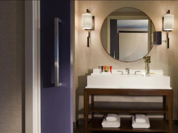 Kimpton Hotel Palomar Phoenix Cityscape, an IHG Hotel : photo 2 de la chambre chambre lit king-size essentielle