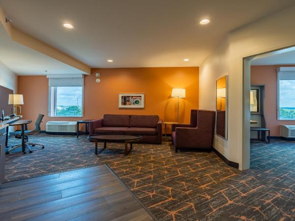 Hotel Spice & Sky Atlanta Perimeter : photo 3 de la chambre suite avec lit king-size - adaptée aux personnes malentendantes - non-fumeurs