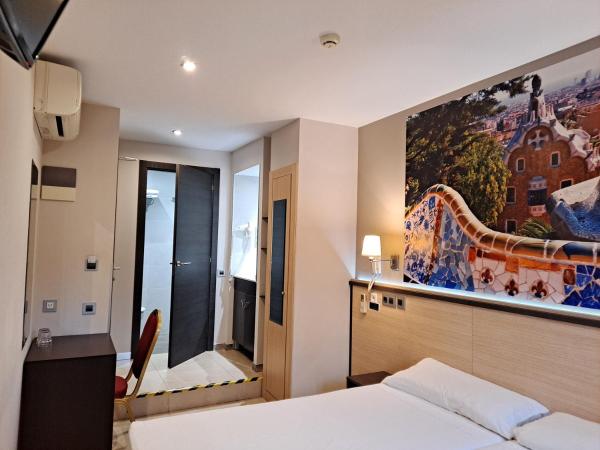 Hostal Las Flores Ramblas : photo 4 de la chambre chambre double ou lits jumeaux