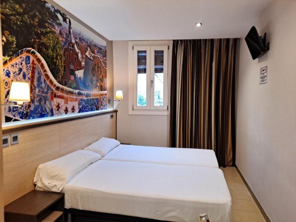 Hostal Las Flores Ramblas : photo 3 de la chambre chambre double ou lits jumeaux