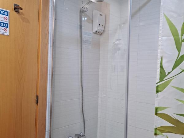 Hostal Las Flores Ramblas : photo 5 de la chambre chambre double ou lits jumeaux avec vue