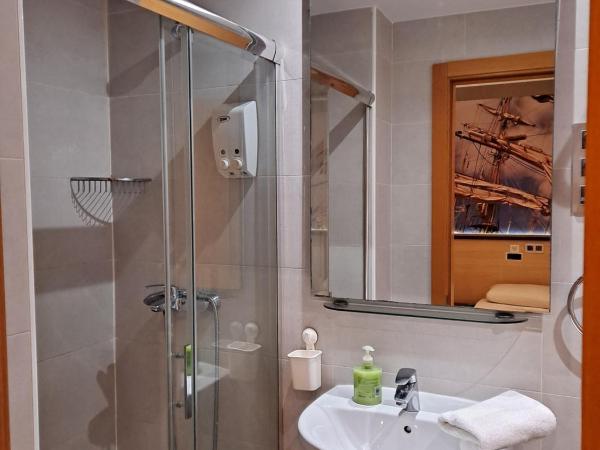 Hostal Las Flores Ramblas : photo 9 de la chambre chambre double ou lits jumeaux