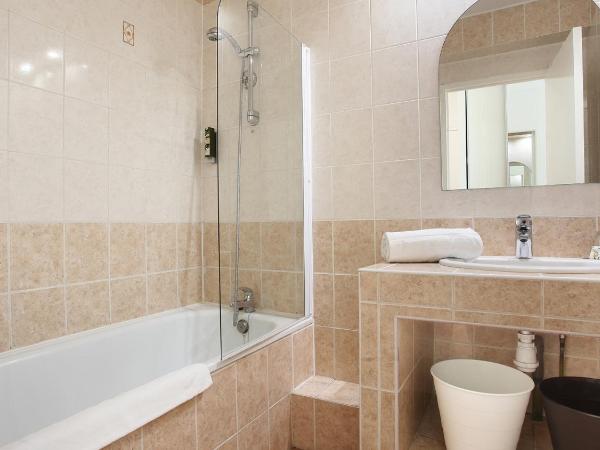 Logis Hôtel Le Rodin : photo 1 de la chambre chambre triple classique