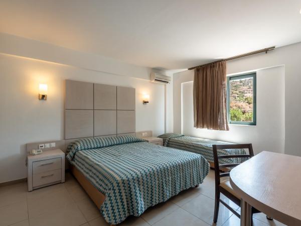 Mediterraneo Hotel : photo 6 de la chambre villa avec piscine privée