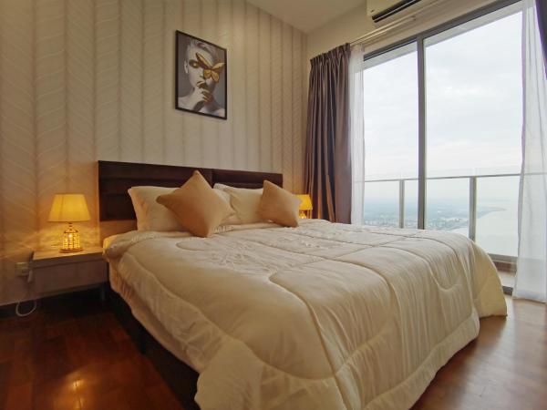 Attic Home Melaka Silverscape Residence & Jonker : photo 8 de la chambre luxury family 2 bedroom suite (private bathtub and sea view)