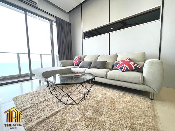 Attic Home Melaka Silverscape Residence & Jonker : photo 5 de la chambre luxury family 3 bedroom suite (private bathtub and sea view)