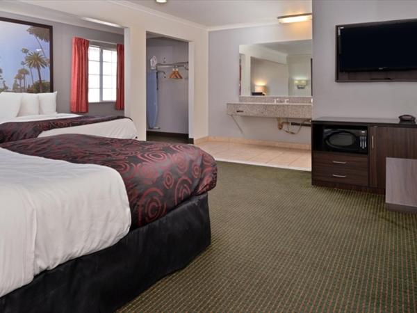 Americas Best Value Inn Hollywood : photo 3 de la chambre chambre avec 2 grands lits queen-size