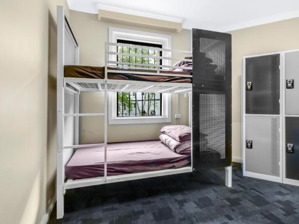 Mad Monkey Downtown : photo 2 de la chambre chambre lits jumeaux avec salle de bains commune