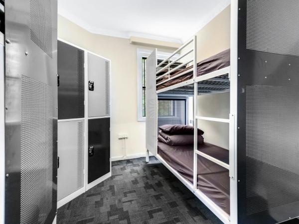 Mad Monkey Downtown : photo 3 de la chambre chambre lits jumeaux avec salle de bains commune