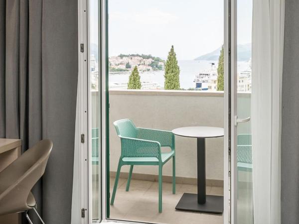 Berkeley Hotel : photo 3 de la chambre chambre double supérieure avec balcon - vue sur mer