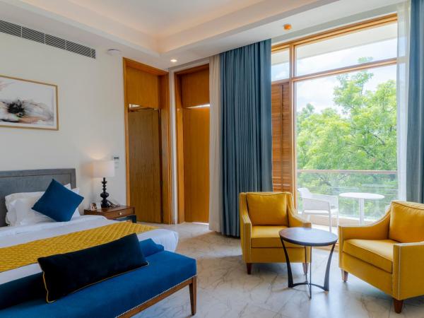 ELLAA RESIDENCES : photo 3 de la chambre chambre lit king-size avec balcon