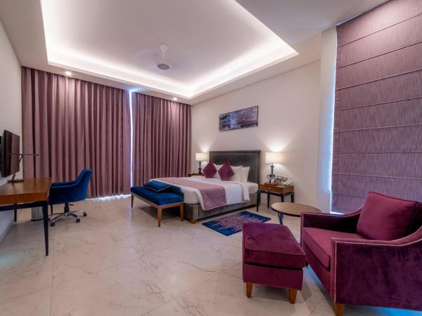 ELLAA RESIDENCES : photo 5 de la chambre chambre lit king-size avec balcon