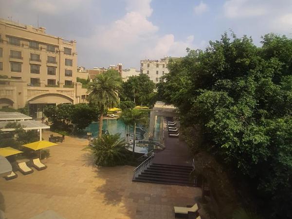 Radisson Blu Plaza Delhi Airport : photo 5 de la chambre superior room with happy hours 03:00 pm to 08:00 pm ,1+1 & free pick up and drop to worldmark aerocity (subject to car availability)