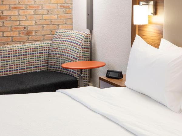 Holiday Inn Express - San Antonio Airport, an IHG Hotel : photo 2 de la chambre chambre standard