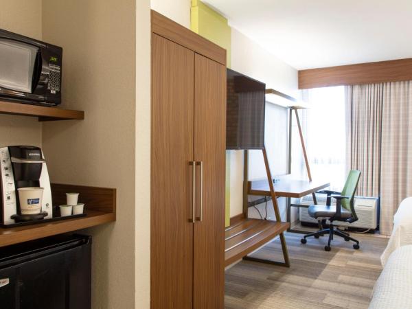Holiday Inn Express - San Antonio Airport, an IHG Hotel : photo 4 de la chambre chambre standard