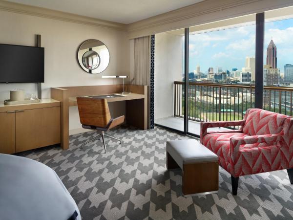 Omni Atlanta Hotel at Centennial Park : photo 8 de la chambre 	 premier room park view - 1 king bed w/ balcony