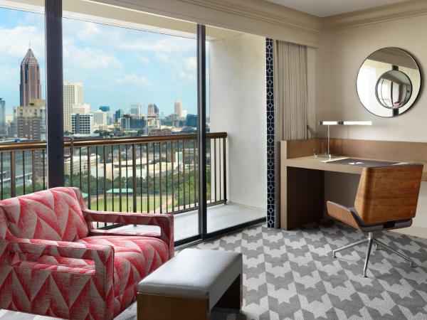 Omni Atlanta Hotel at Centennial Park : photo 5 de la chambre 	 premier room park view - 1 king bed w/ balcony