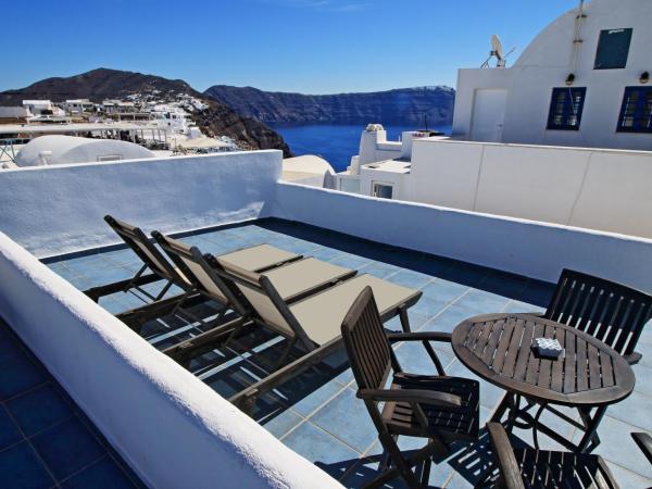 Aethrio Sunset Village - Oia : photo 4 de la chambre chambre triple supérieure