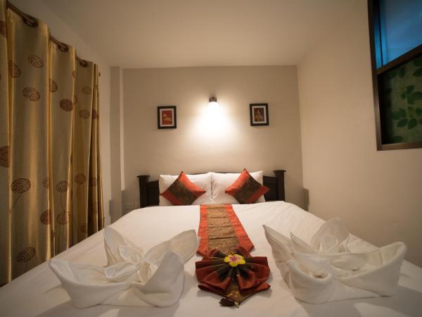 Srichada Hotel Khaolak - SHA Extra Plus : photo 10 de la chambre chambre double supérieure avec balcon
