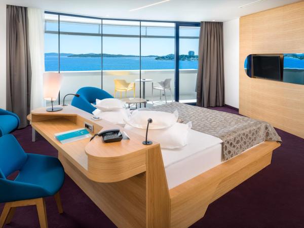 Hotel Olympia Sky : photo 3 de la chambre chambre double ou lits jumeaux de luxe avec balcon et vue sur la mer 
