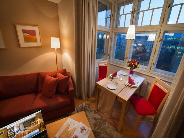 EA Hotel Julis : photo 8 de la chambre studio double ou lits jumeaux - vue sur jardin