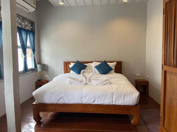 DONPIN8-Timeless House Chiang Mai : photo 7 de la chambre chambre lit king-size