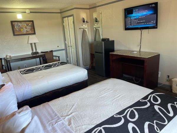 KINGS INN- Medical Downtown Midtown Memphis : photo 8 de la chambre chambre double deluxe (2 adultes + 1 enfant)