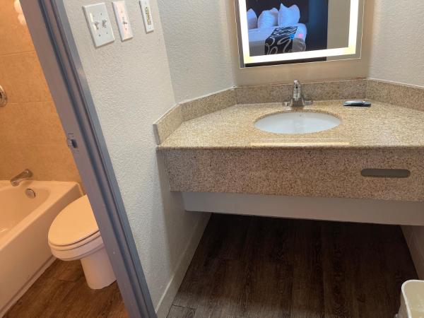 KINGS INN- Medical Downtown Midtown Memphis : photo 6 de la chambre chambre double deluxe (2 adultes + 1 enfant)