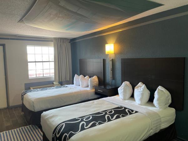 KINGS INN- Medical Downtown Midtown Memphis : photo 4 de la chambre chambre double deluxe (2 adultes + 1 enfant)
