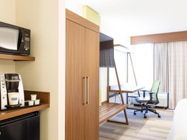 Holiday Inn Express - San Antonio Airport, an IHG Hotel : photo 4 de la chambre chambre lit king-size standard