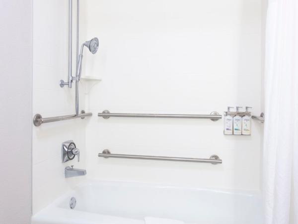 Holiday Inn Express - San Antonio Airport, an IHG Hotel : photo 4 de la chambre chambre standard avec 2 lits queen-size - adaptée aux personnes malvoyantes/malentendantes