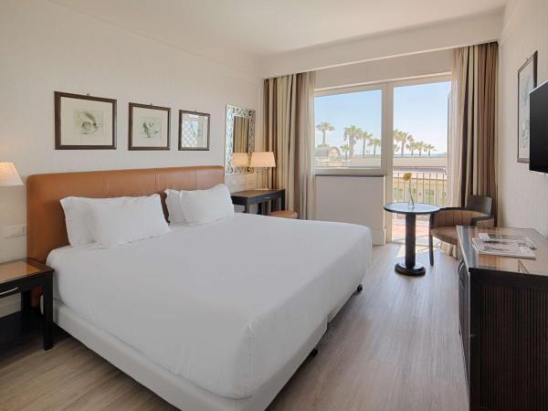 NH Catania Parco degli Aragonesi : photo 4 de la chambre chambre double supérieure avec balcon - vue sur mer