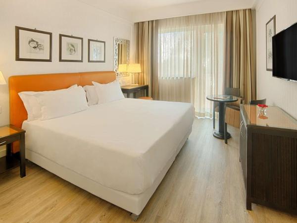 NH Catania Parco degli Aragonesi : photo 1 de la chambre chambre double standard avec balcon 