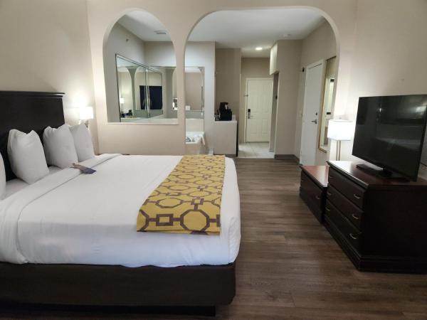 Baymont by Wyndham Houston Brookhollow : photo 4 de la chambre suite lit king-size avec jacuzzi - non-fumeurs