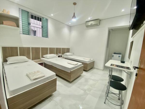 Hotel Praça da Árvore : photo 1 de la chambre chambre triple avec salle de bains