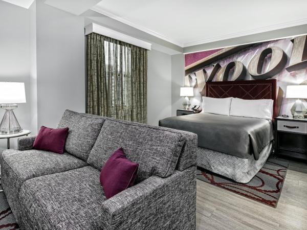 Hotel Indigo Dallas Downtown, an IHG Hotel : photo 1 de la chambre suite lit queen-size avec canapé-lit