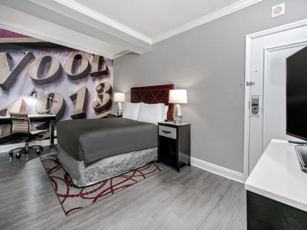 Hotel Indigo Dallas Downtown, an IHG Hotel : photo 3 de la chambre standard queen room with roll-in shower - mobility access