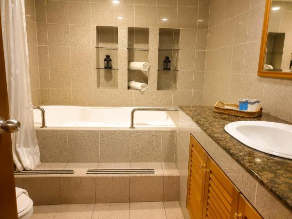 Flamingo Hotel By The Lake, Kuala Lumpur : photo 4 de la chambre suite junior avec balcon