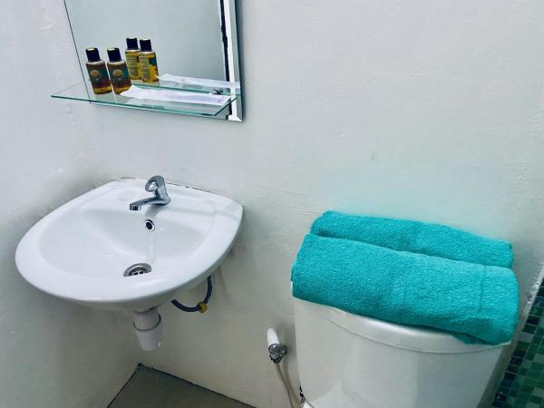 Ameera Patra Kuningan : photo 2 de la chambre chambre double avec salle de bains privative