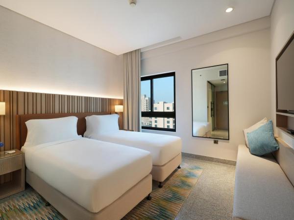 Arabian Park Dubai, an Edge by Rotana Hotel : photo 1 de la chambre chambre lits jumeaux - vue sur ville