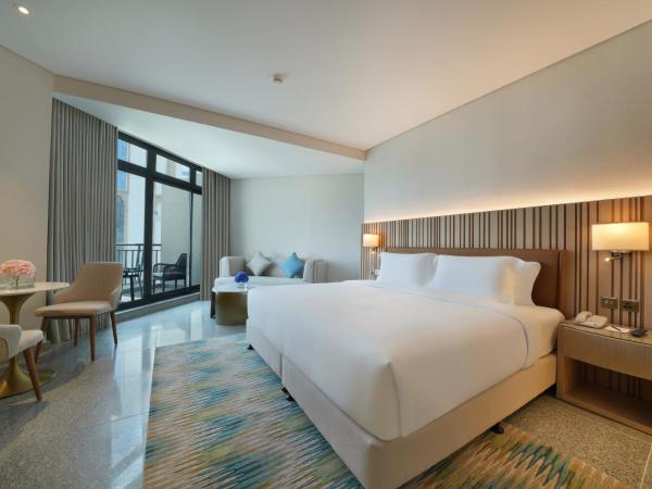 Arabian Park Dubai, an Edge by Rotana Hotel : photo 2 de la chambre chambre lit king-size avec balcon