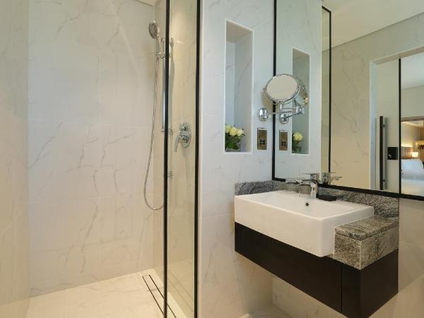 Arabian Park Dubai, an Edge by Rotana Hotel : photo 5 de la chambre chambres communicantes familiales avec lit king-size et lits jumeaux