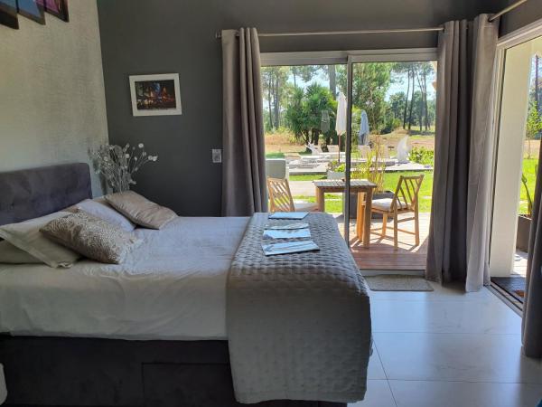 Villa BORA BORA : photo 6 de la chambre chambre lit king-size - vue sur piscine