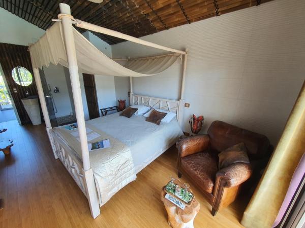 Villa BORA BORA : photo 5 de la chambre chambre double - vue sur piscine